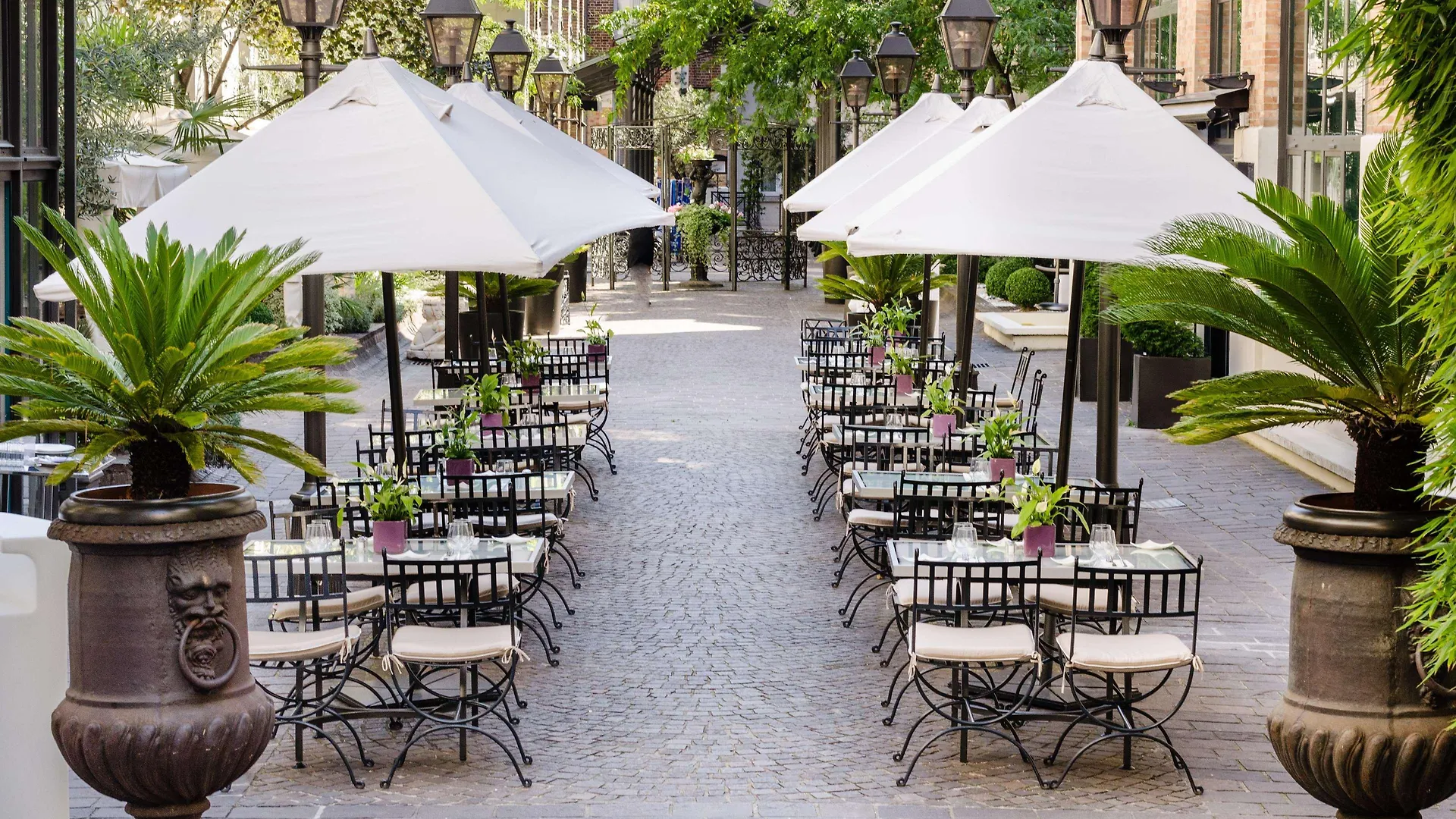 Les Jardins Du Marais Otel 4*