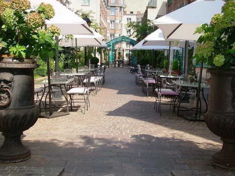 Les Jardins Du Marais Otel 4*