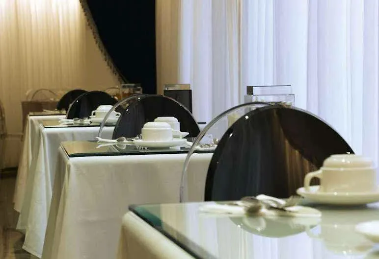 Les Jardins Du Marais Otel 4*